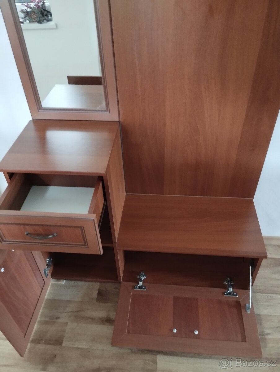 Předsíňová stěna - 4