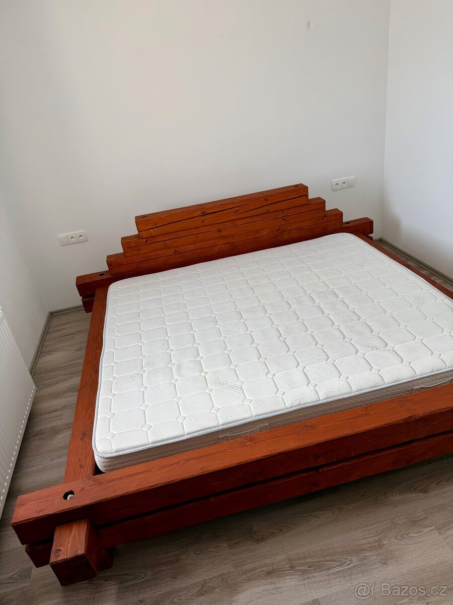 Masivní manželská postel - 4