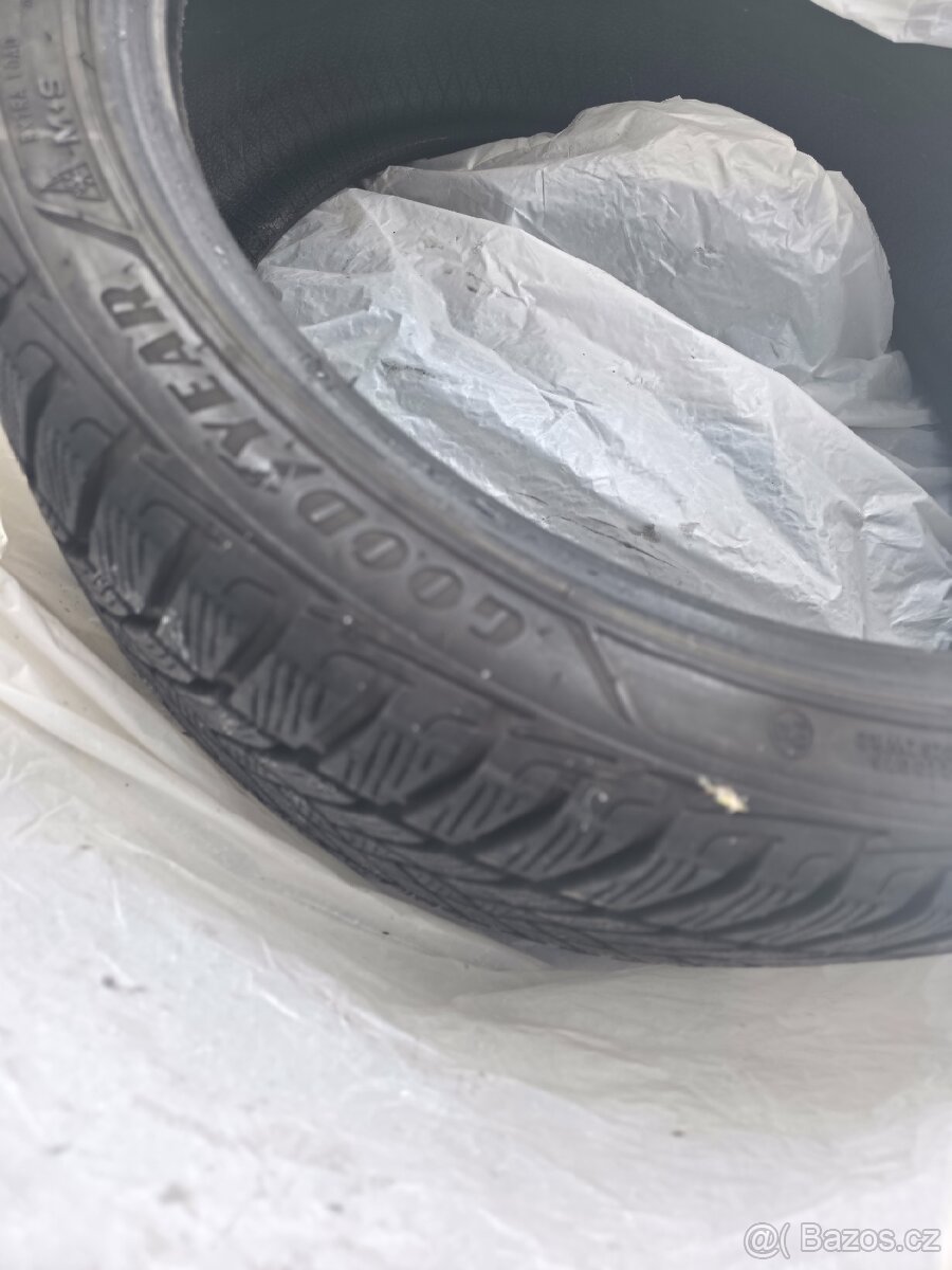Pneu 225/40 R19 Goodyear zimní - 4
