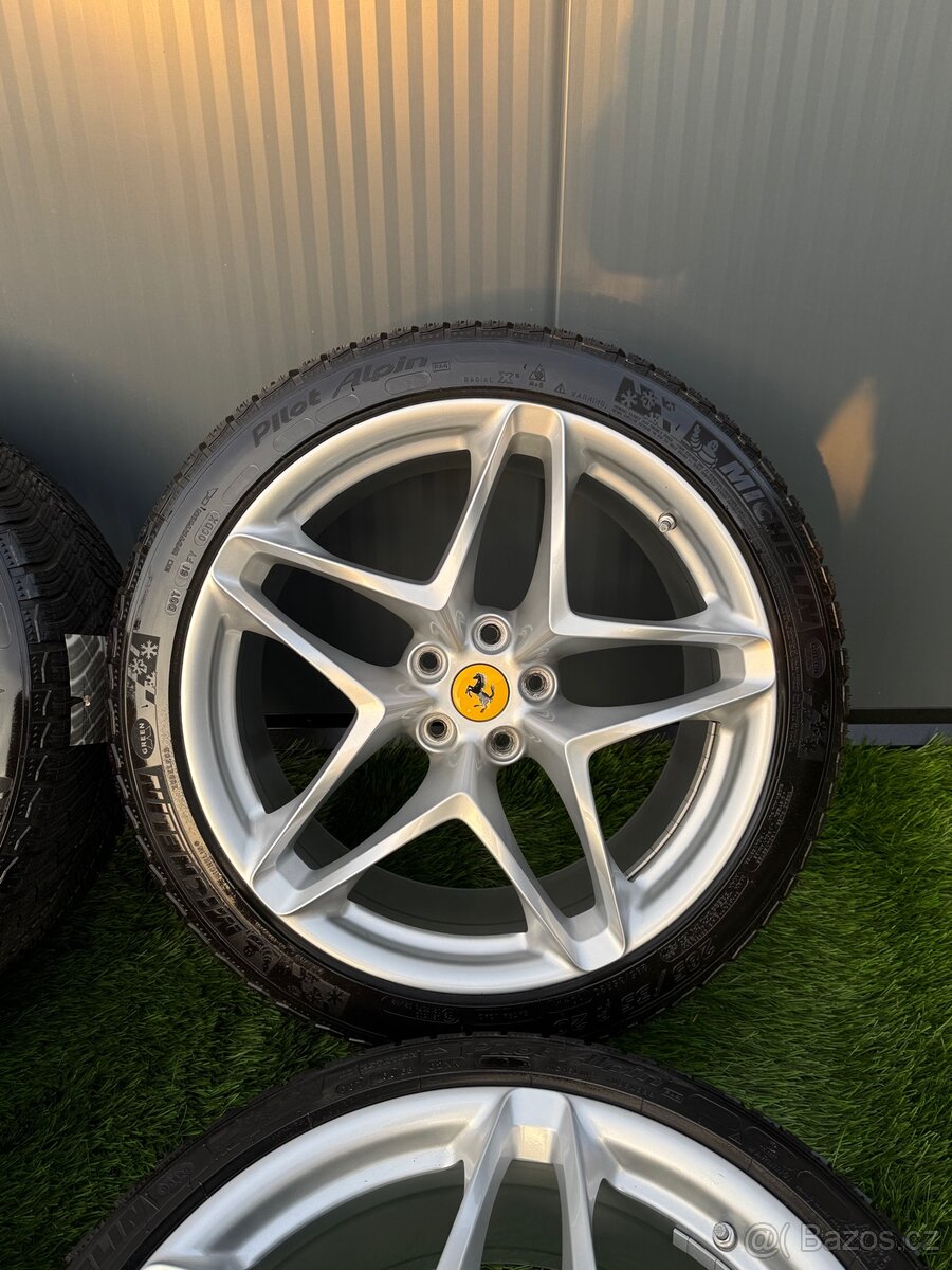 Ferrari Roma kola - 4