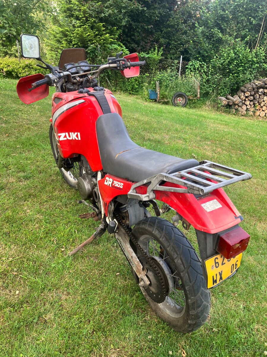 Suzuki Big 750