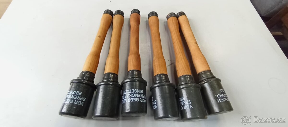 Replika - dřevěné granaáty. - 4