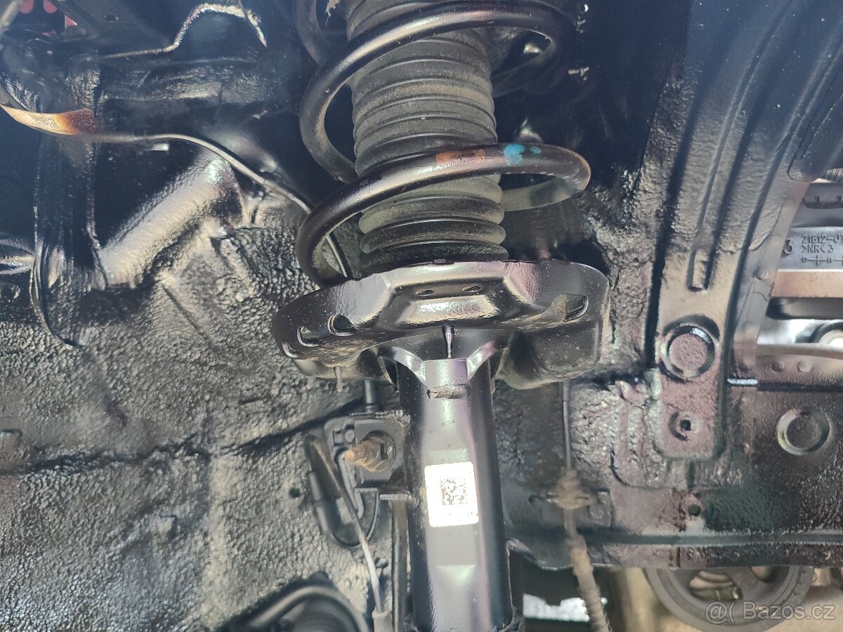 Hyundai i30 1.4 T-gdi 103kw top stav - 4