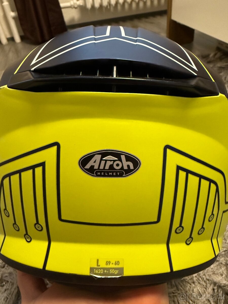 Helma na motorku Airoh Spark zánovní - 4