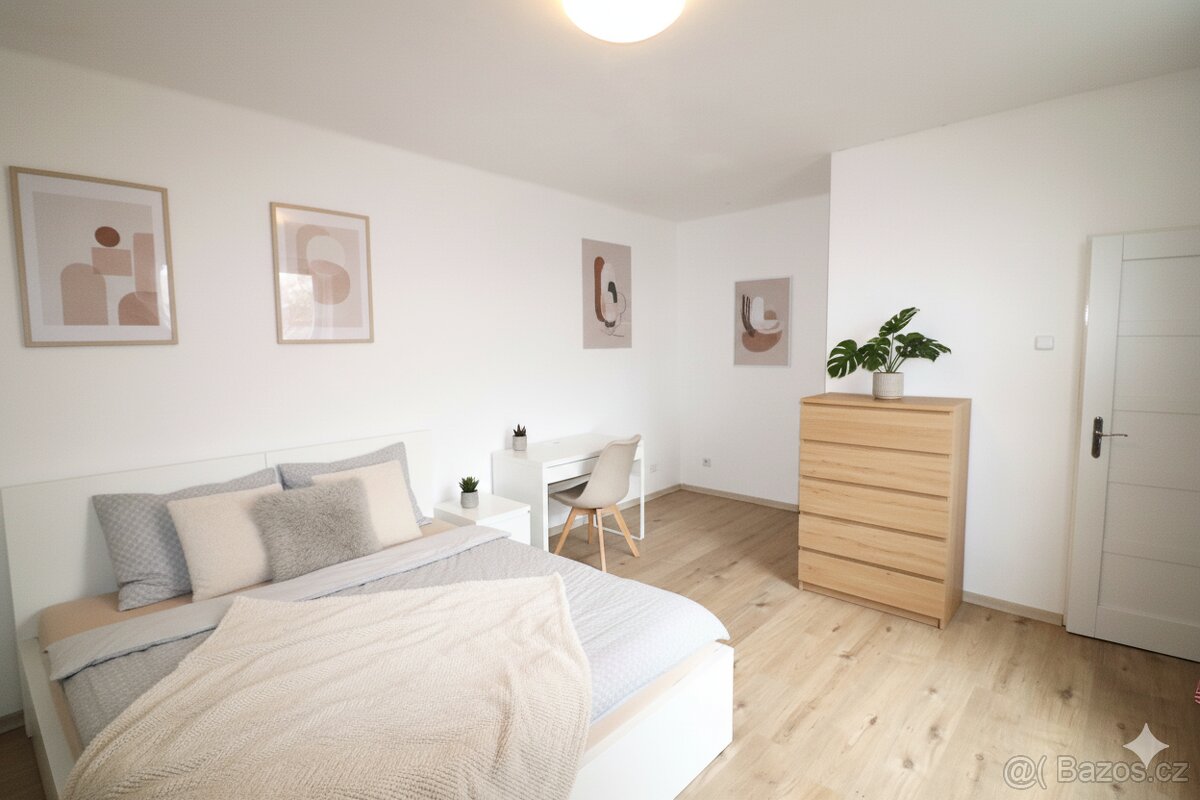 Prodej bytu 3+1, Zlín, 2x parkovací stání - 4