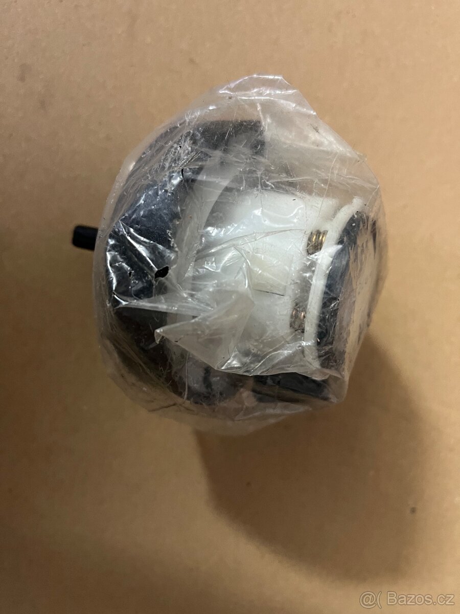 Škoda Favorit-víčko nádrže - 4