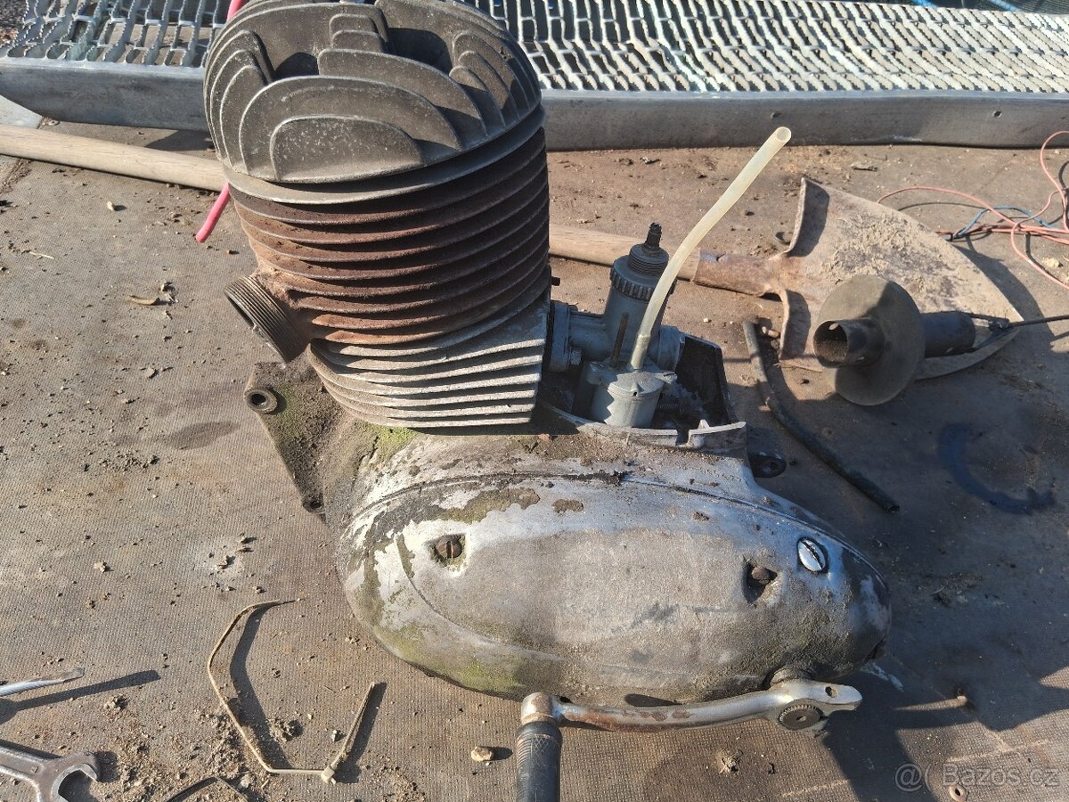 Motor Jawa 250 kyvačka - 4