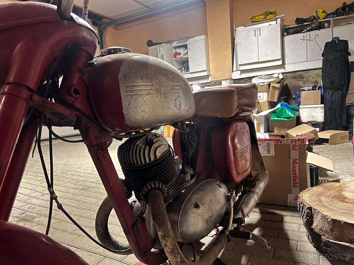 JAWA 250 + NÁHRADNÍ DÍLY (3 motory) - 4