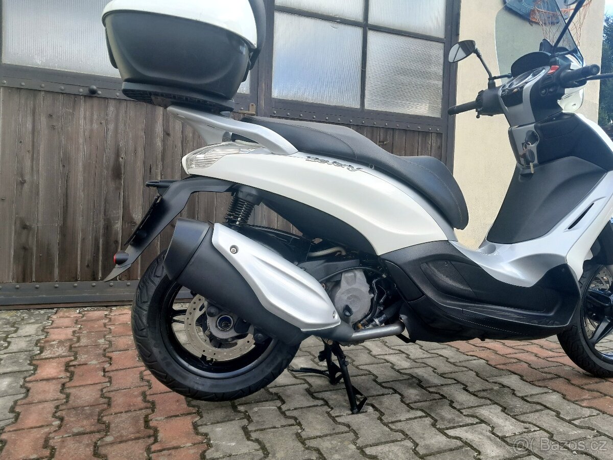 Piaggio Beverly 350i ABS, ASR - 4