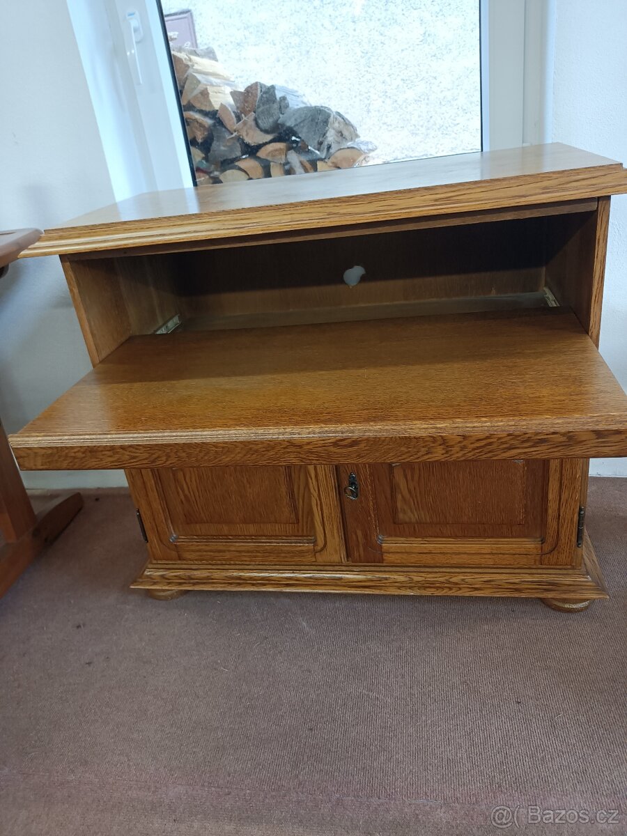 Rustikální komoda na elektroniku . - 4