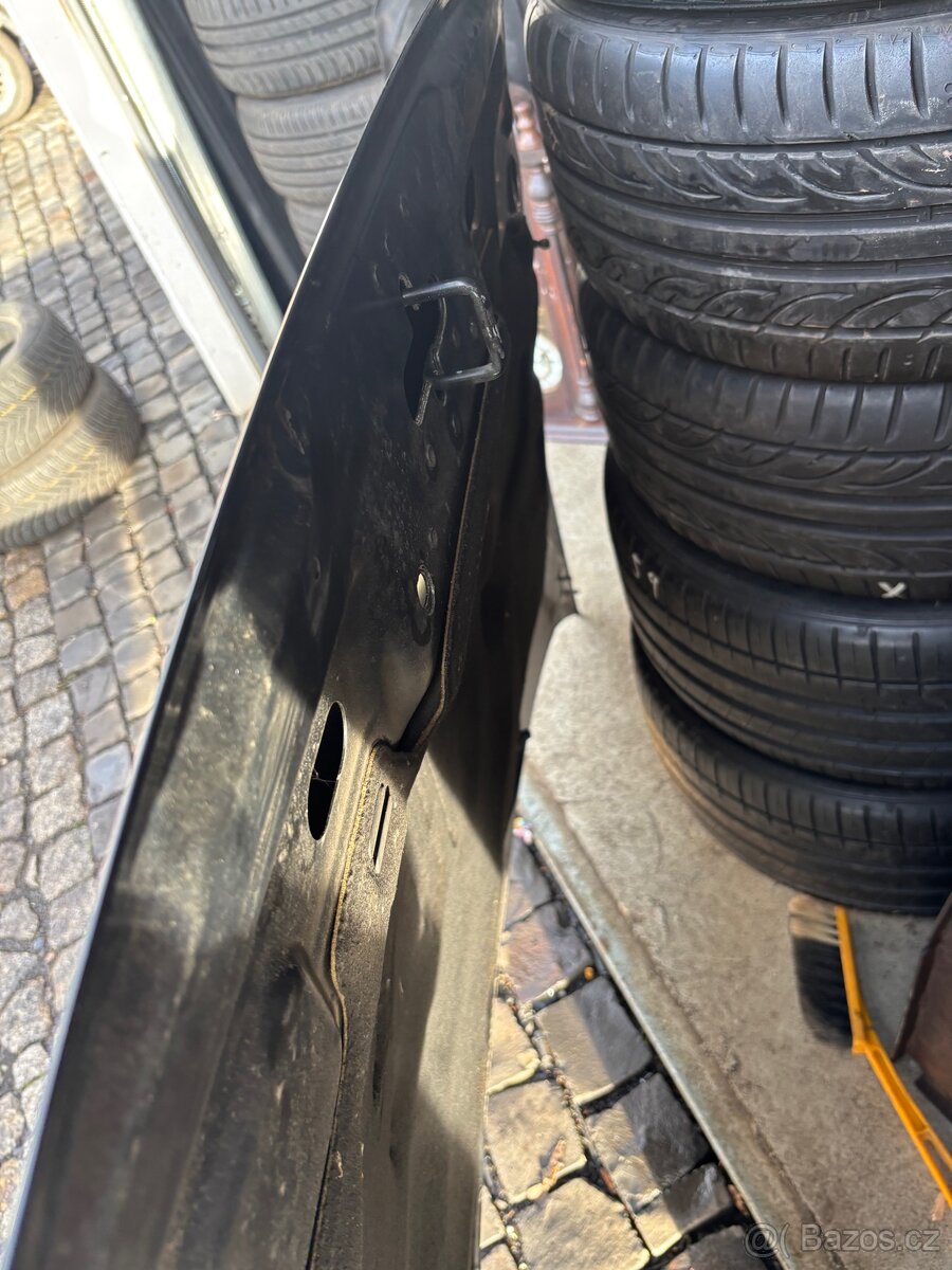 Volvo v50 - kapota - 4