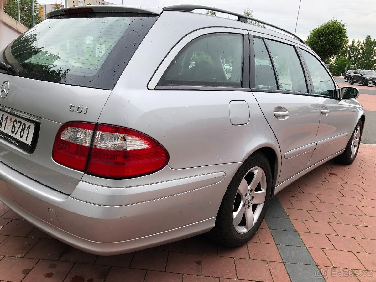 Mercedes Benz E 220 CDI - 4