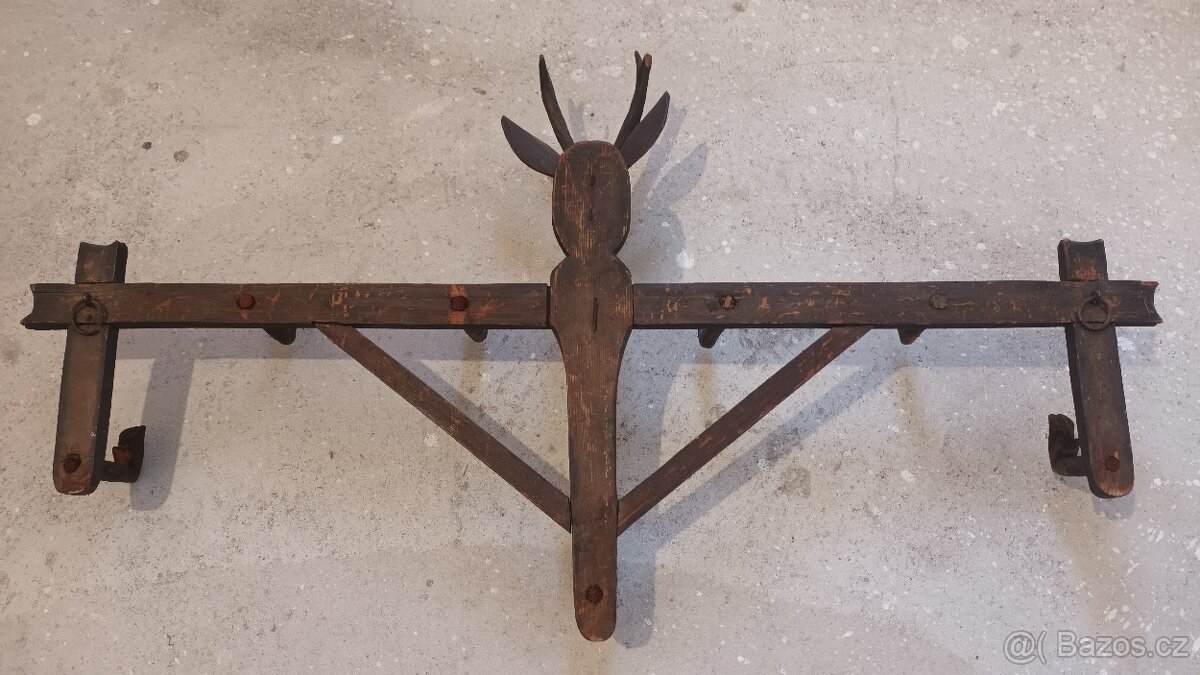 Vyřezávaný věšák - 4