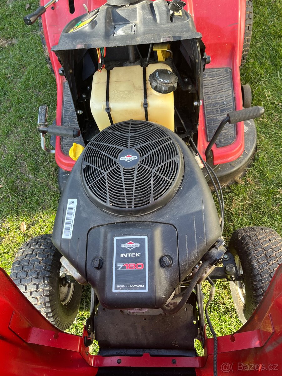 Zahradní traktor MTD - 4