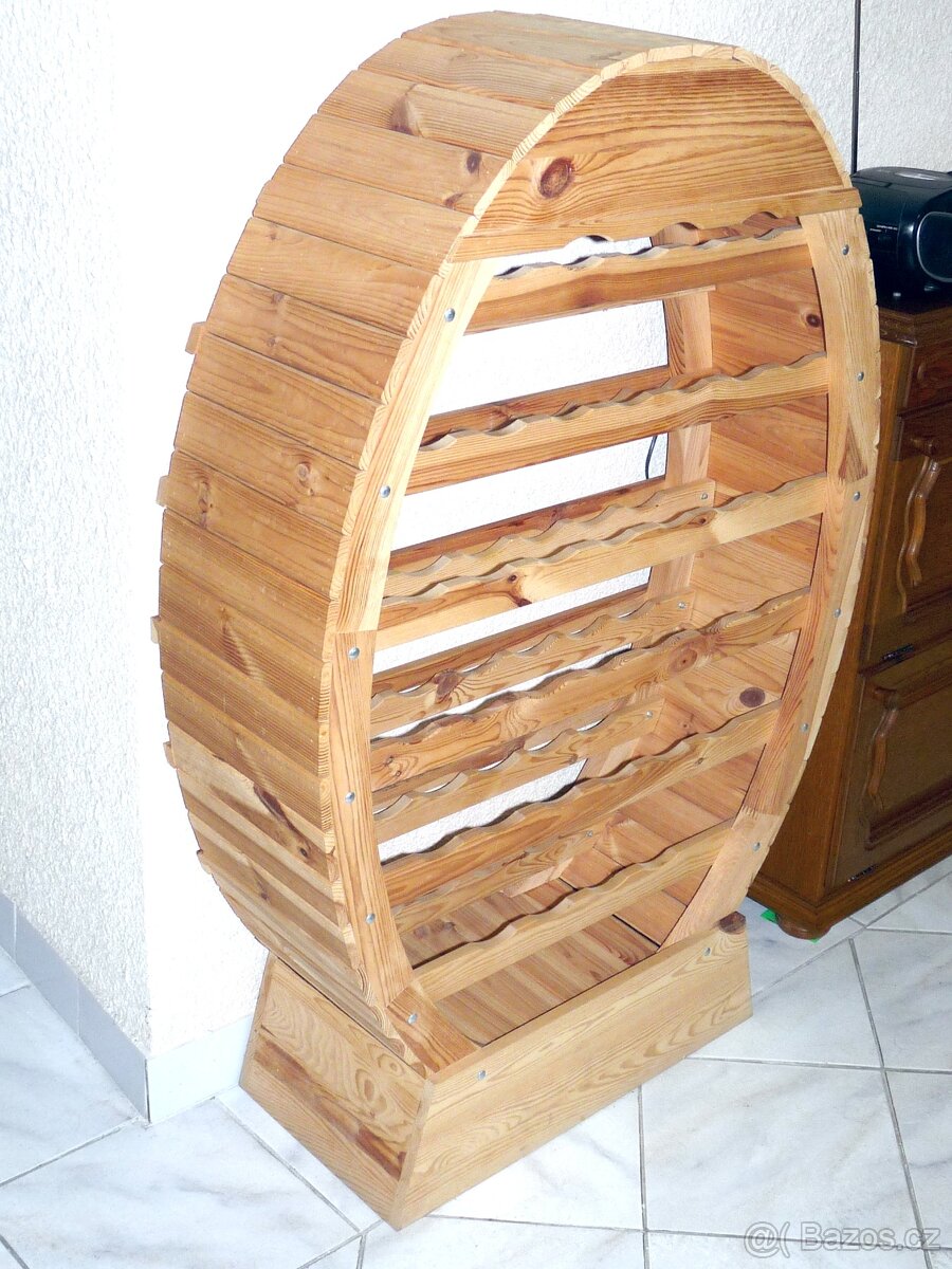 Masivní dřevěná vinotéka - 4