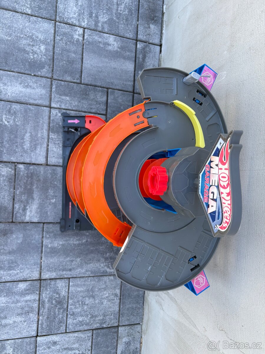 Hotwheels mega garage - 4