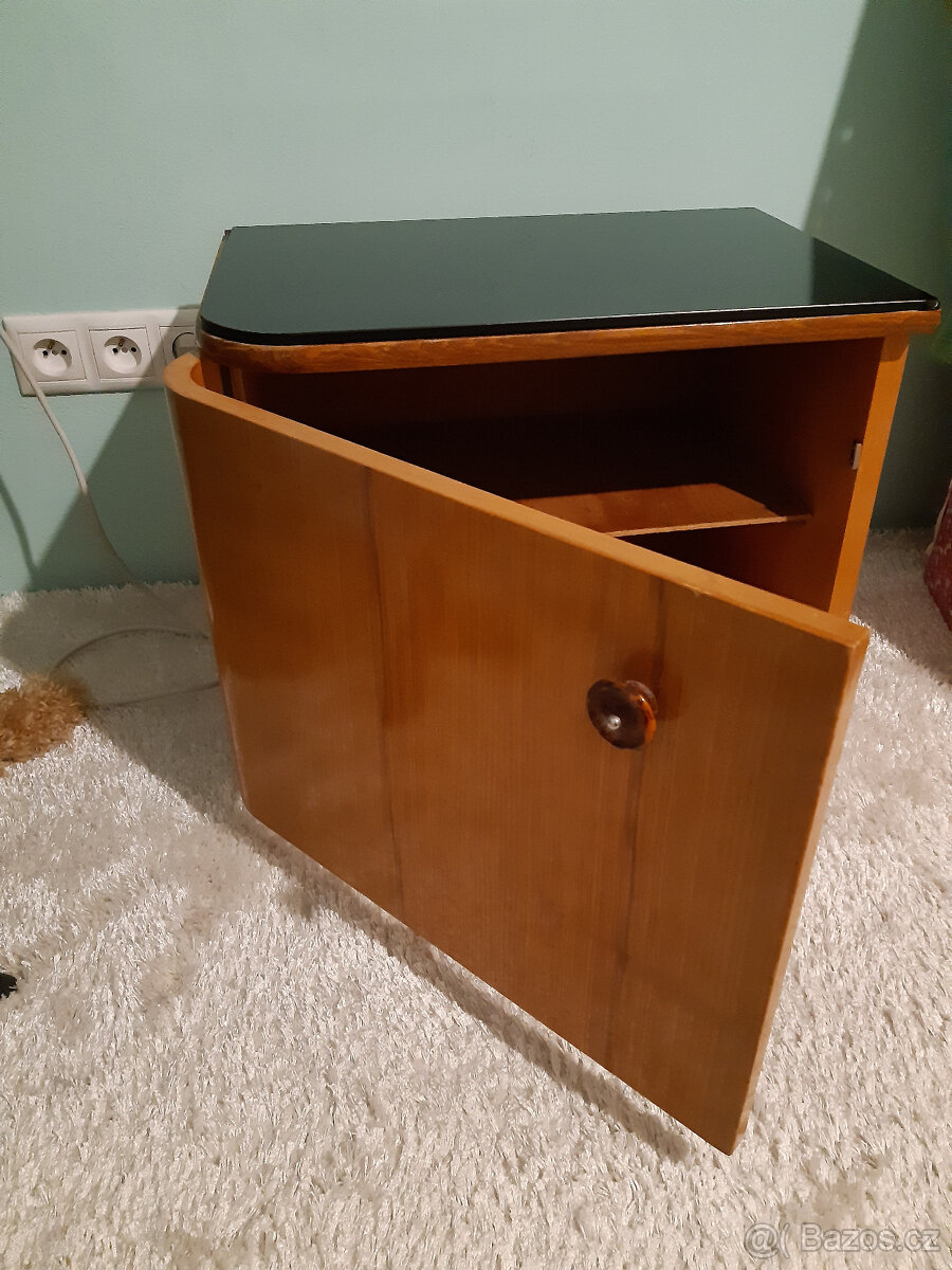 Prodám retro starožitné noční stolky - 4