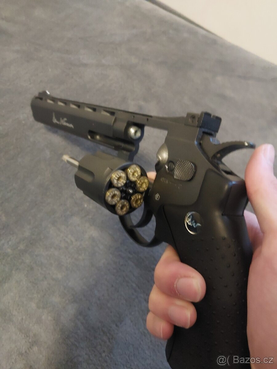 Prodám airsoft revolver Dan Wesson - 4