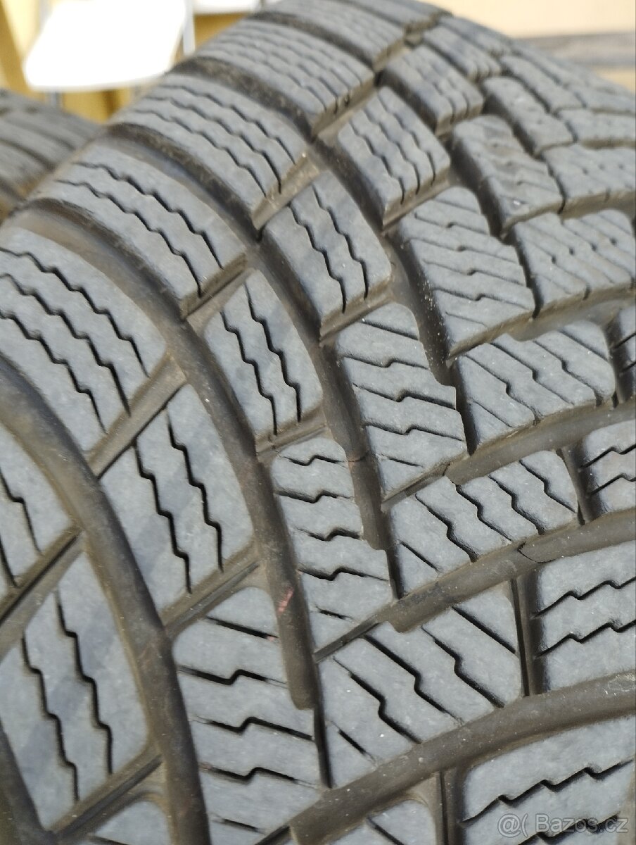 Zimní gumy 205/55/16 + plechy - 4