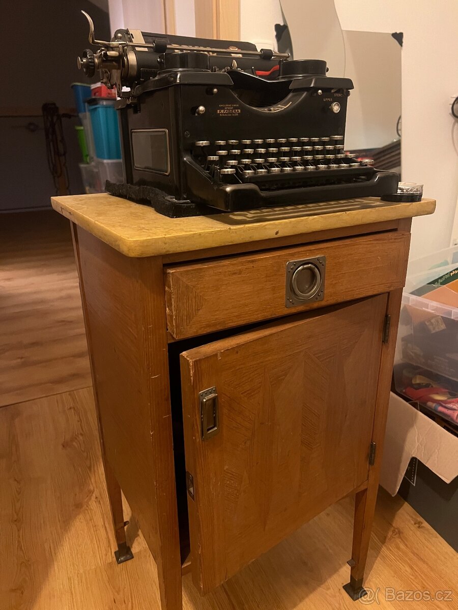 Skříňka pod psací stroj a psací stroj - 4