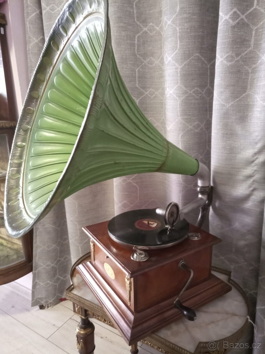 Salónní gramofon s troubou - 4