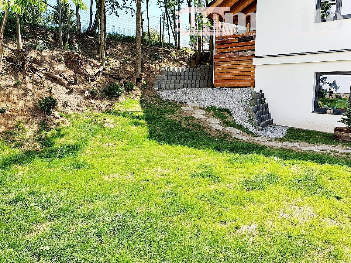 Exkluzivně nabízíme na prodej rodinný dům s dvěma bytovými j - 4