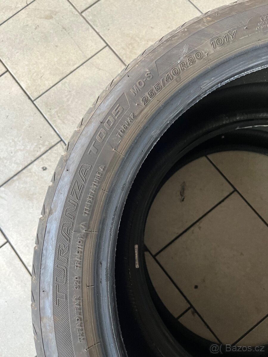 Pneu 255/40 R20 - 4