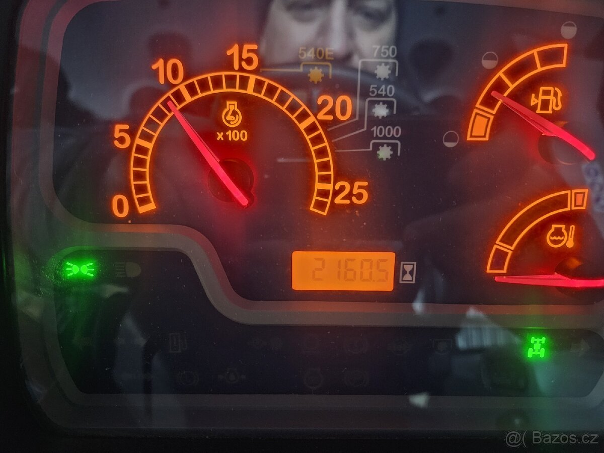 Traktor New Holland - 4