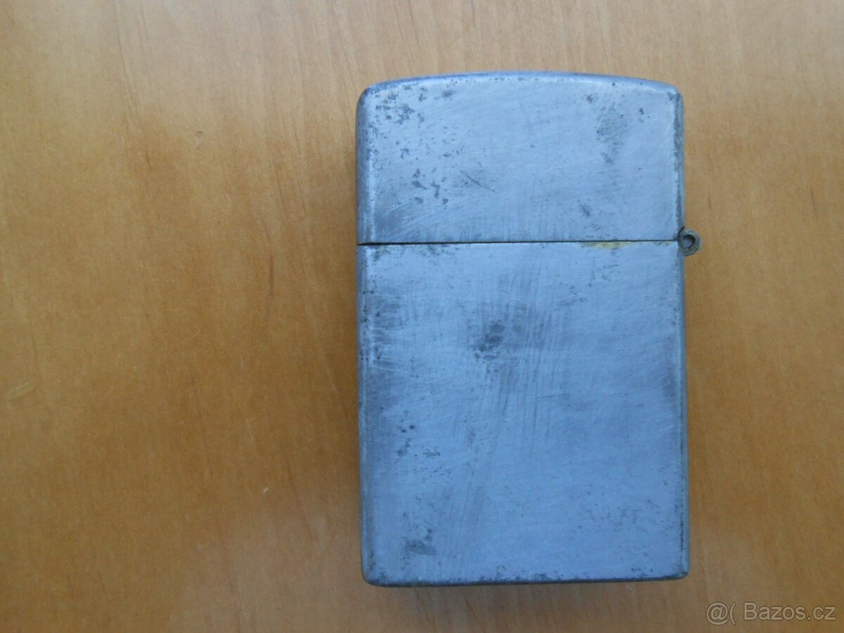 RETRO zapalovače 4kusy - benzínové - malé jsou funkční + - 4