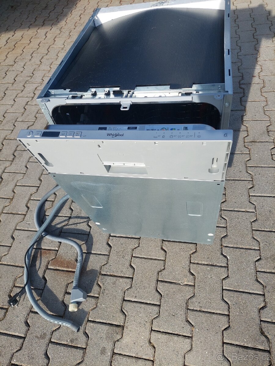Myčka Whirpool vestavěná 45 cm - 4
