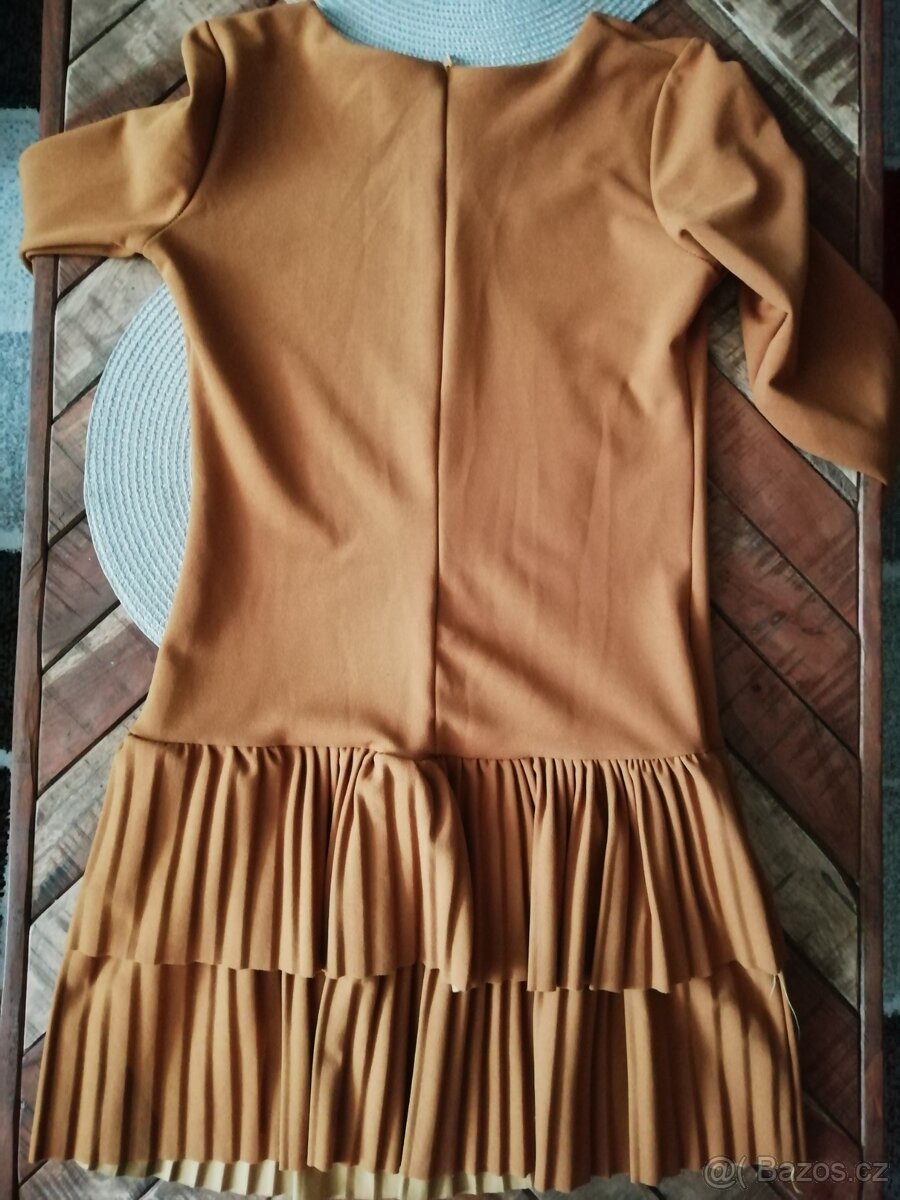 Rezavé šaty s volány - 4