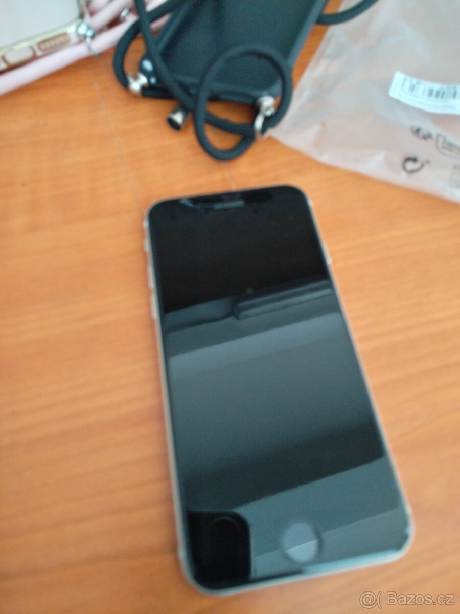 iPhone SE 2020 128GB bílý - 4