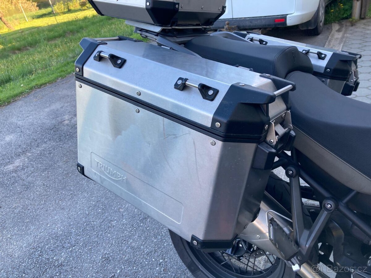 Sada originálních kufrů na motocykl Triumph