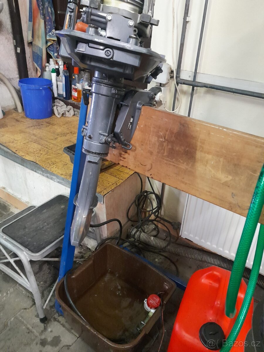 Prodám lodní motor Honda 5HP - 4