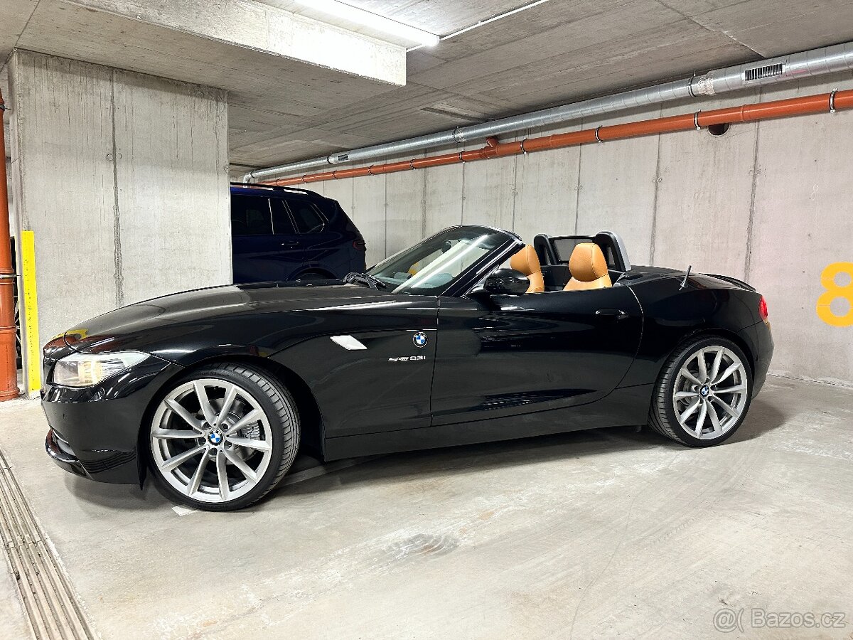 BMW Z4 sDrive 23i E89, schwarz metallic + hnědá kůže, výbava - 4