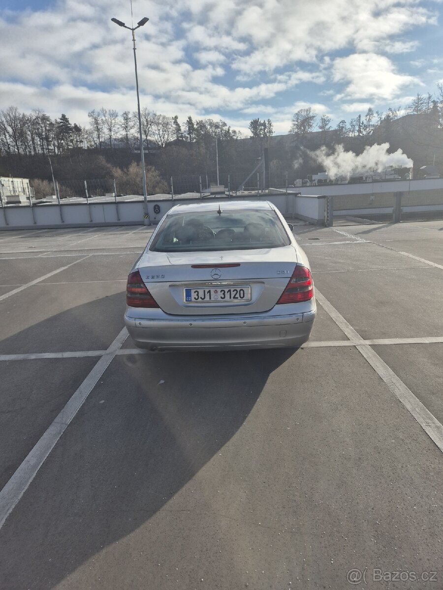 Mercedes-Benz W211 E 220 CDI - 4