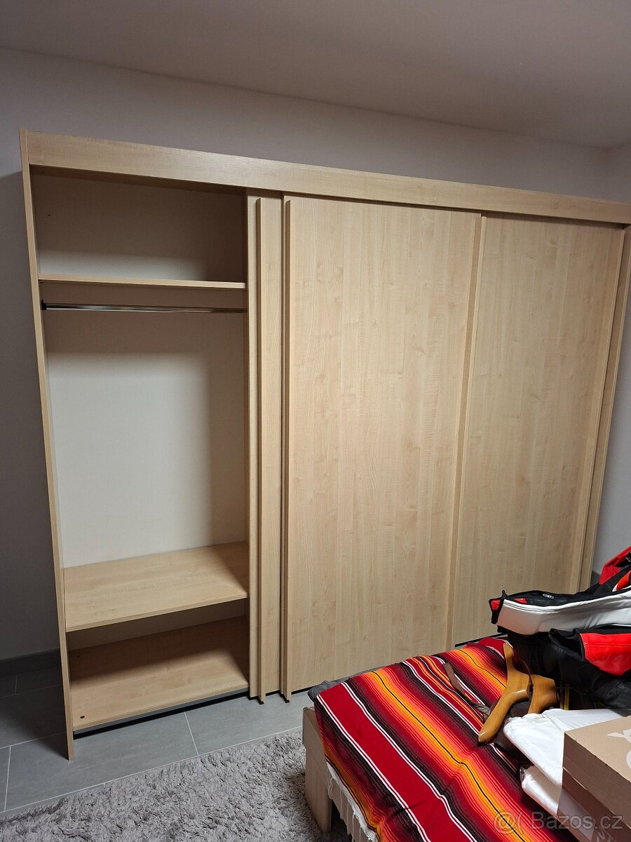 PRODAM ŠATNÍ SKŘÍŇ - 4