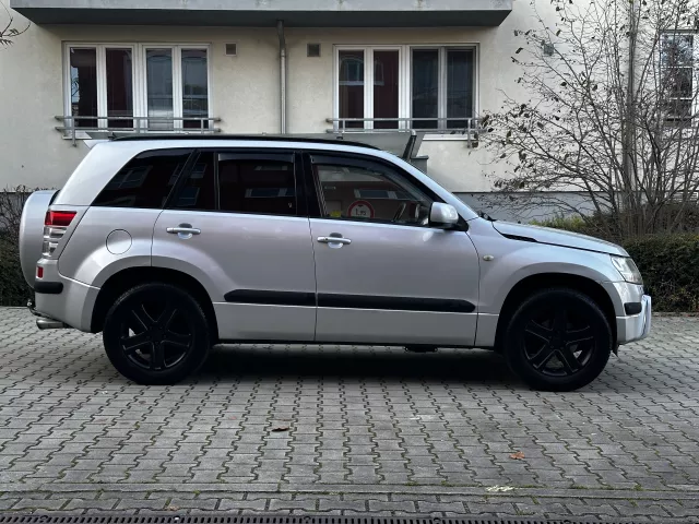 Suzuki Grand Vitara II 2.0i LPG 4x4 Kůže Xenony Tažné Šíbr - 4