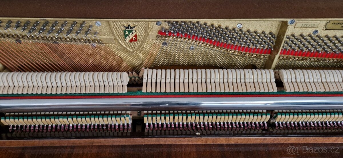 Piano Petrof K114 - 4