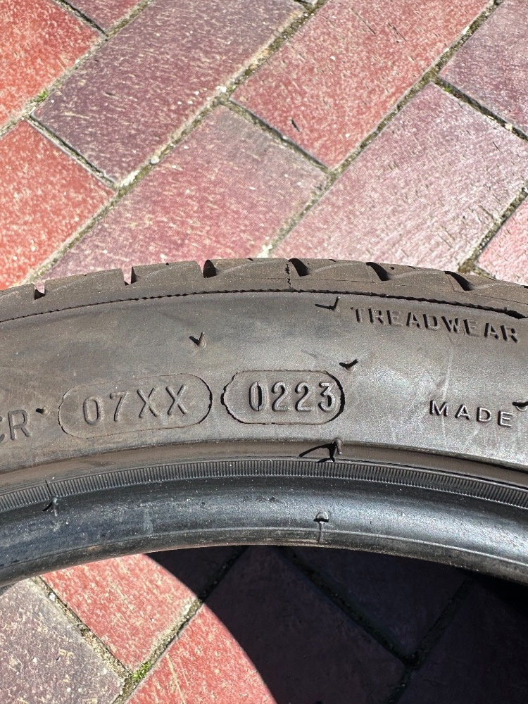 Letni pneu 225/40/R18 - 4