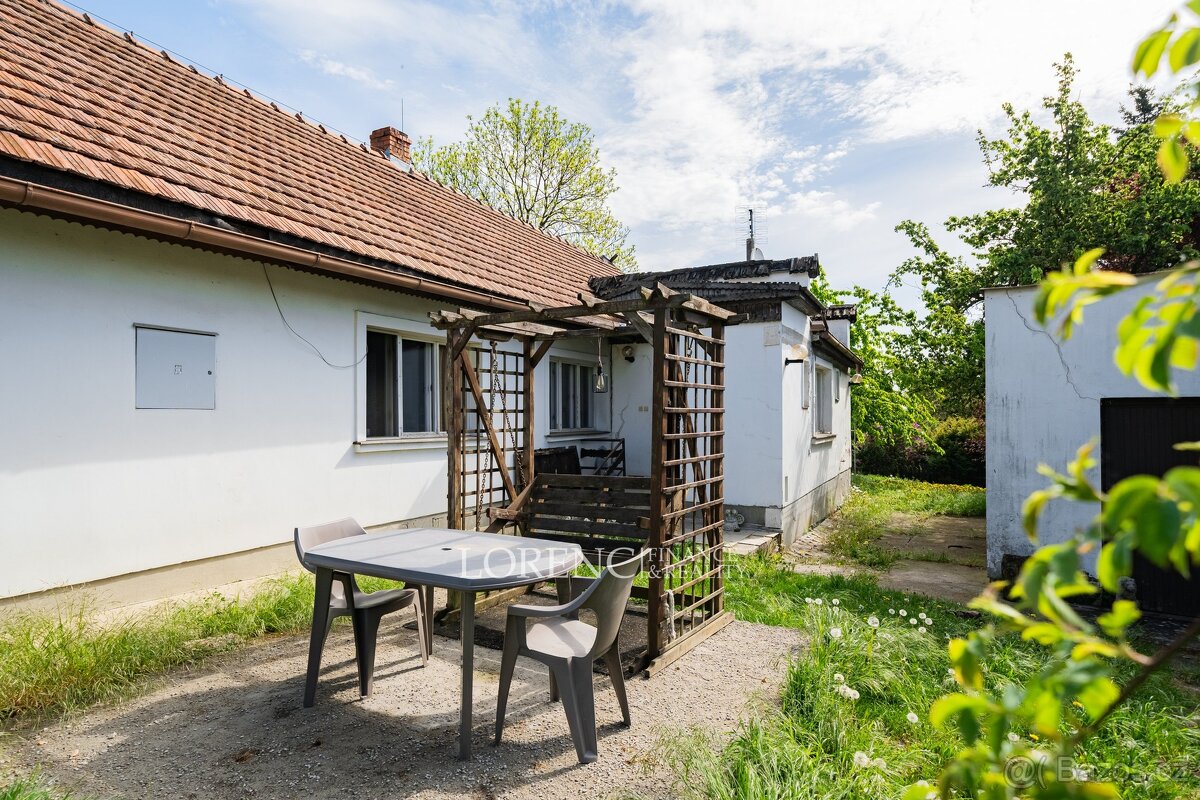 Stavební pozemek 742 m² v klidné vesnici (se stavbou k demol - View 4