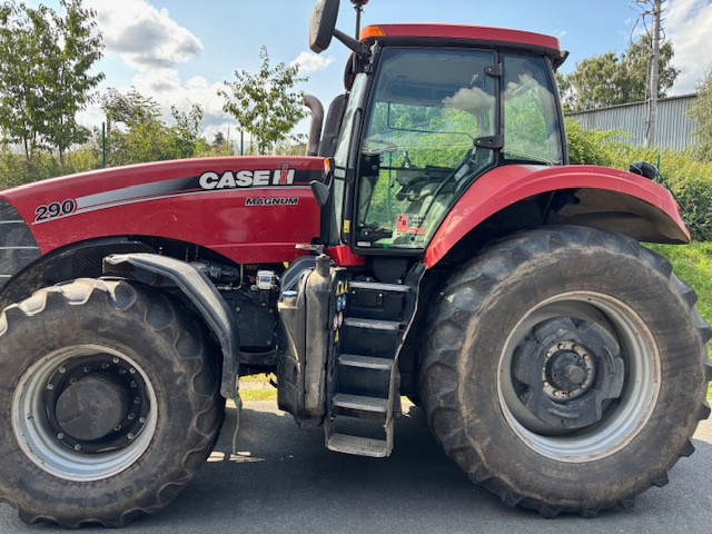Kolový traktor Case Magnum 290 - 4