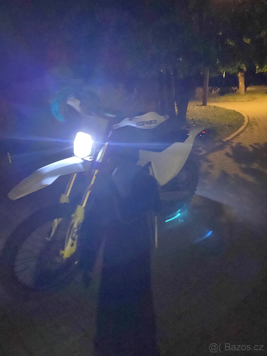 250
