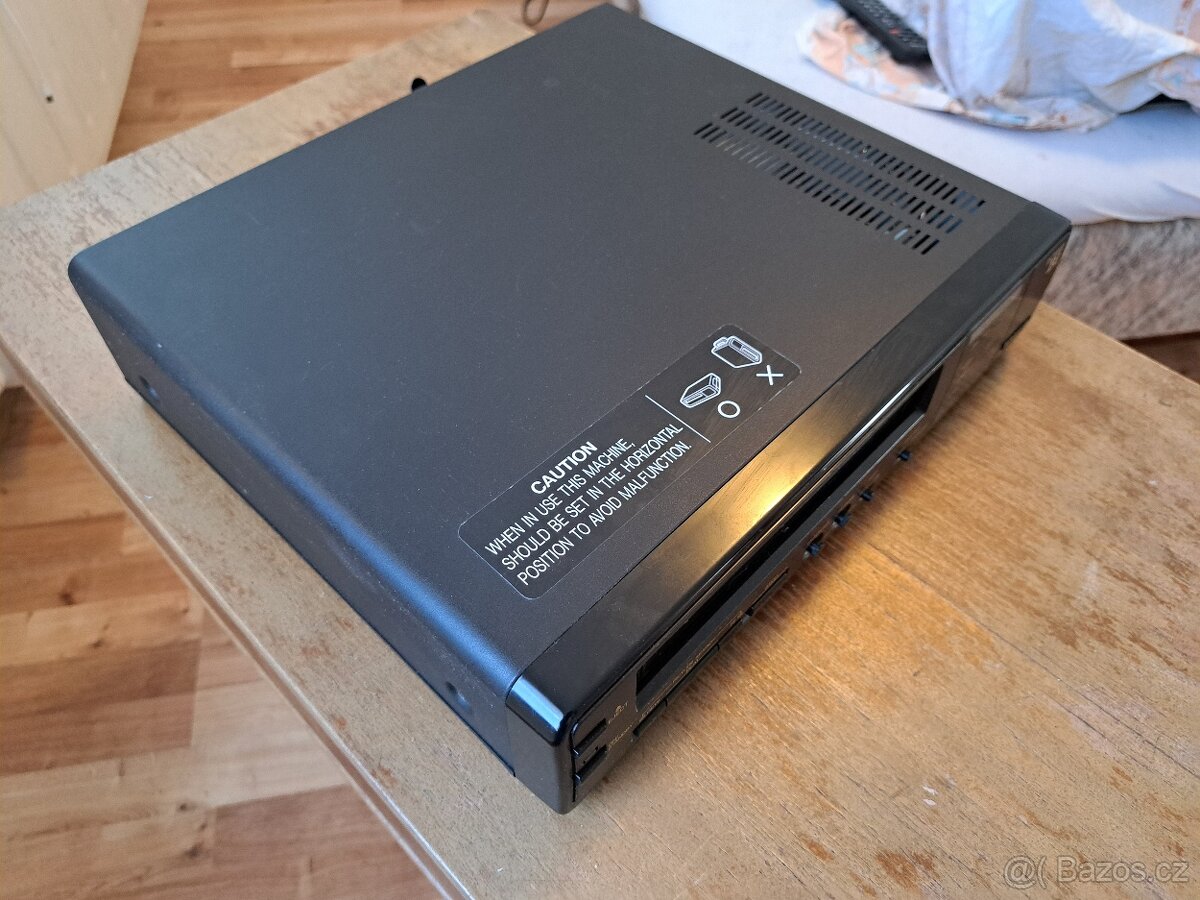 Toshiba po generálce + hromada kazet + DO - 4