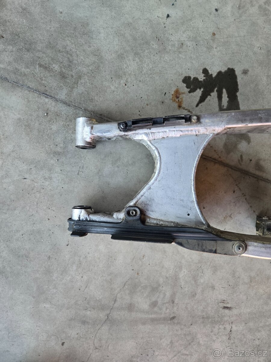 Zadní kyvna vidlice husqvarna 125