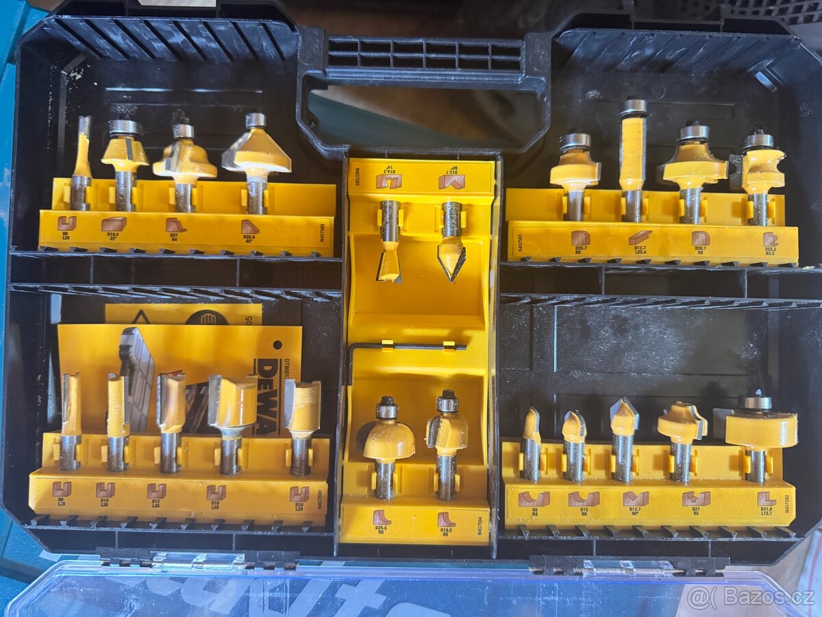 MAKITA RT0700CX2J Frézka S NÁSTROJI - 4