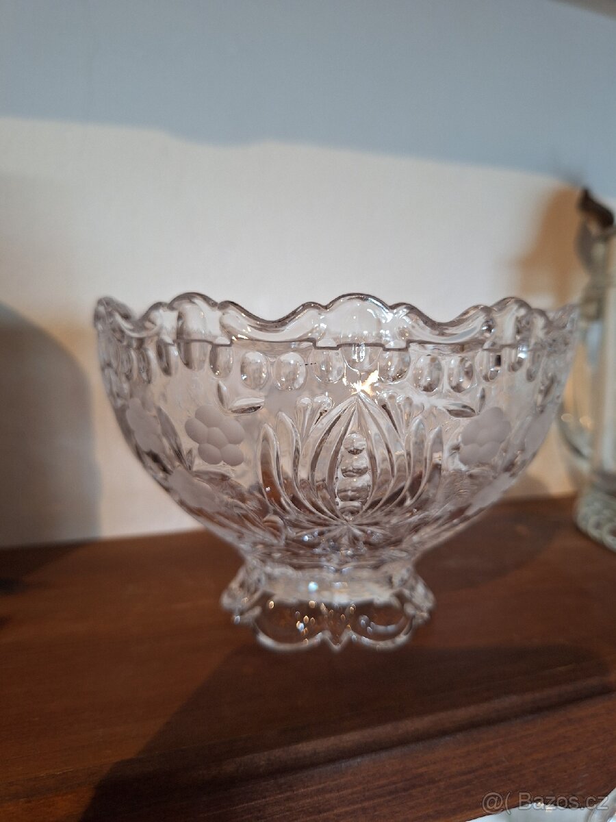 NÁDHERNÁ SKLENĚNÁ KŘIŠŤÁLOVÁ DÓZA NA BOMBÓNY - 4