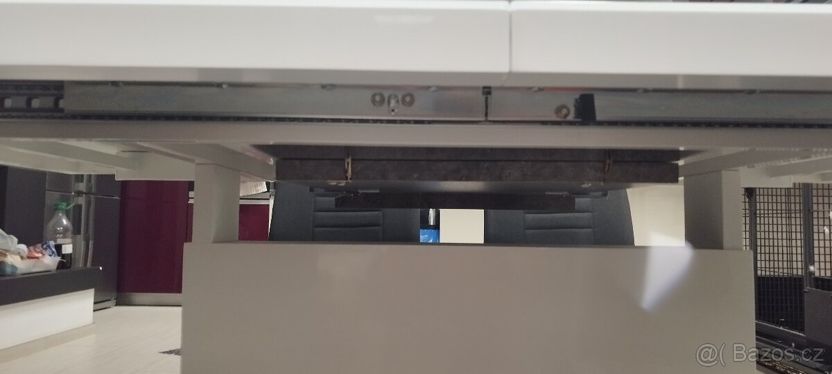 Jídelní stůl a židle - 4