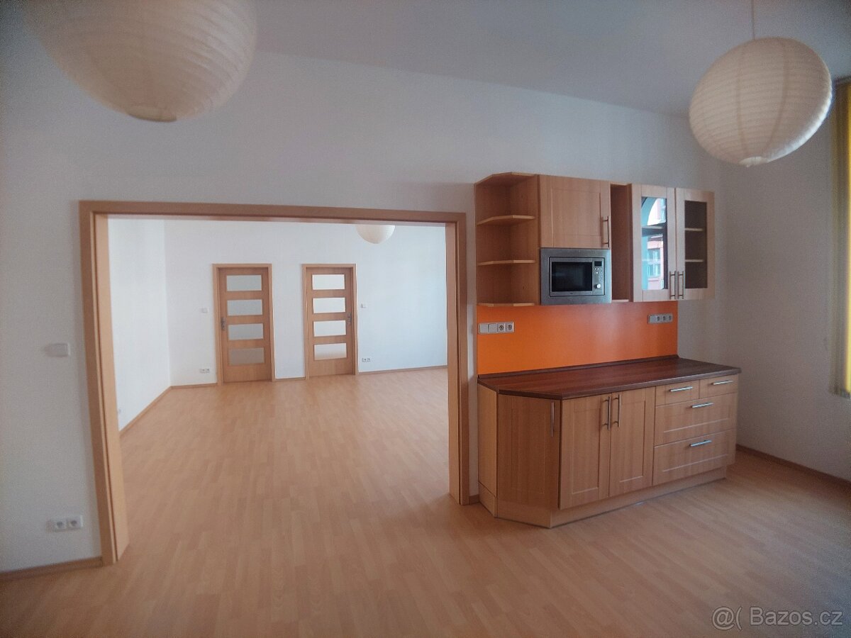 Pronájem bytu 3+1, 98 m2 v centru Tábora - 4
