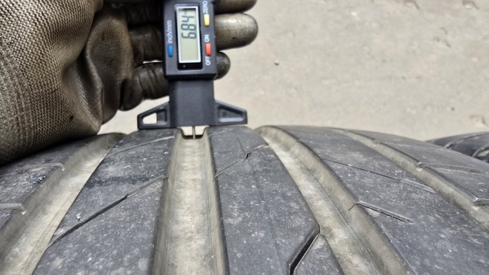 Letní pneumatiky 235/40/19 Hankook - 4
